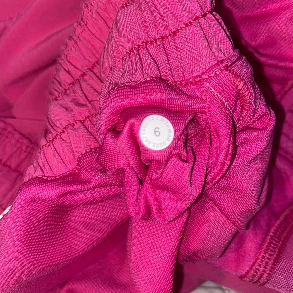 Lululemon Hotty Hots 2.5” - Picture 5 of 6